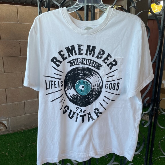Life Is Good Sleep Short Sleeve Cotton Shirt Remember the Music The Guitar LG - Picture 3 of 10